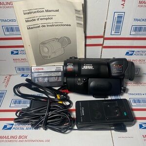 Canon ES900 Color W/Charger, Remote, and Manual HI-FI Stereo 8mm Video Camcorder